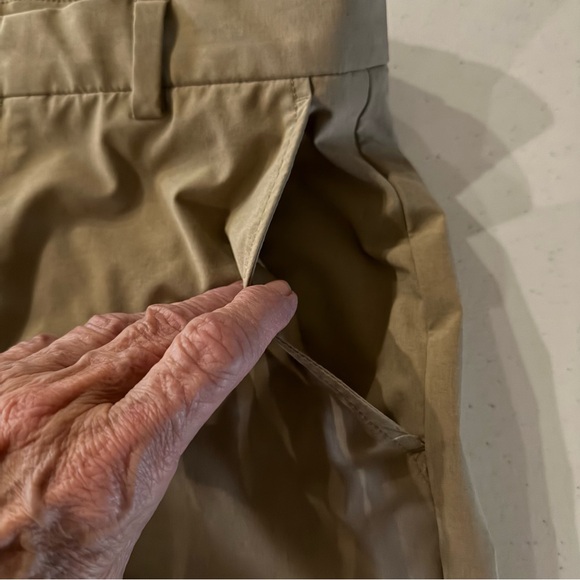 Vineyard Vines Performance Breaker Shorts Tan Flat Front Men’s Size 32 Waist - Picture 5 of 11